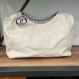 chanel hobo bag in great condition $2100 negotiable